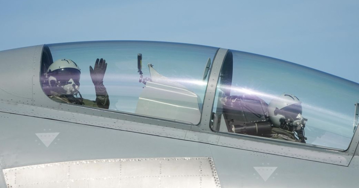 চীনা পাইলটদের প্রশিক্ষণের অভিযোগে সাবেক মার্কিন সেনা গ্রেপ্তার