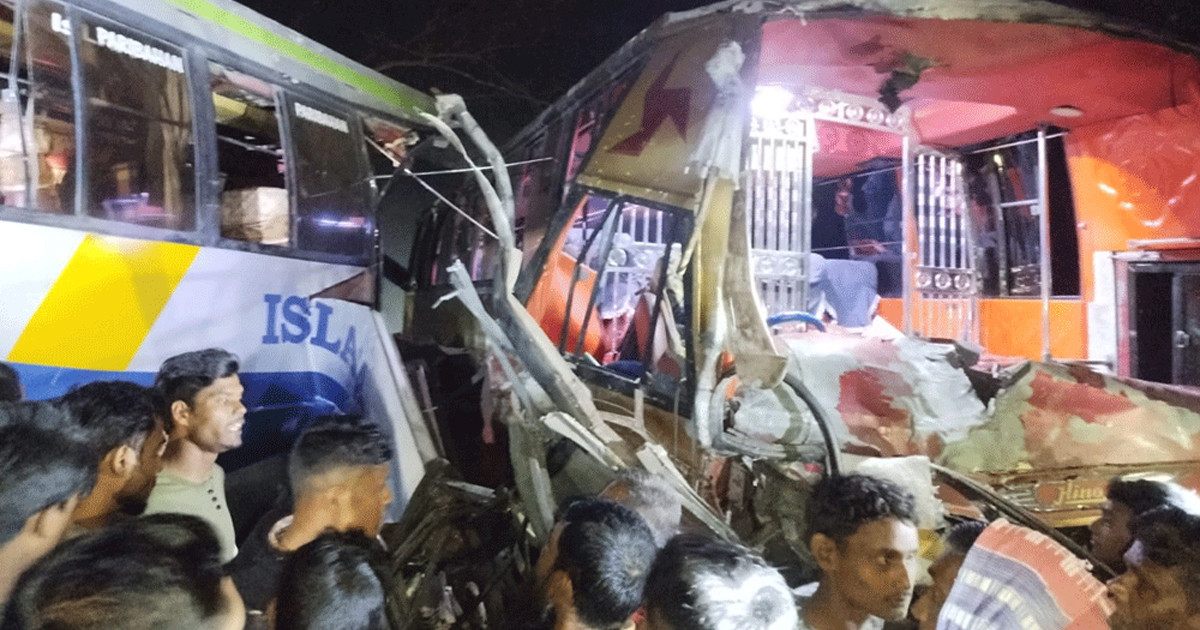 ঢাকা-বরিশাল মহাসড়কে ২ বাসের সংঘর্ষে নিহত ১, গুরুতর আহত ২০
