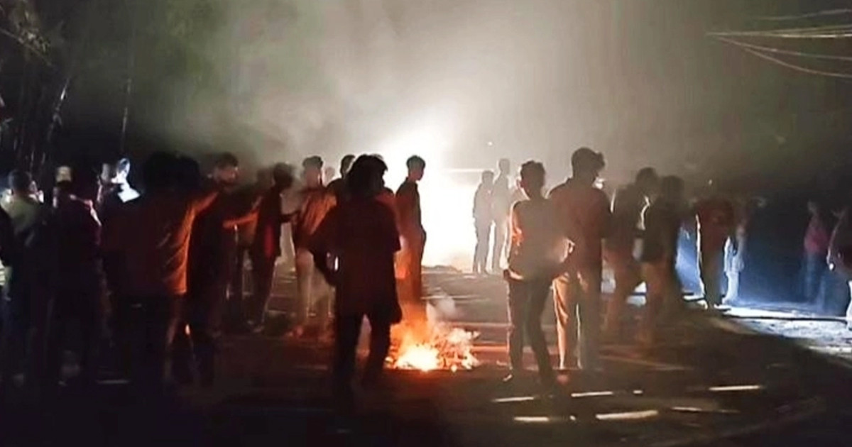 রিকশা চোর আটকে পুলিশ-এলাকাবাসীর সংঘর্ষে সড়ক অবরোধ, পুলিশসহ আহত ২০