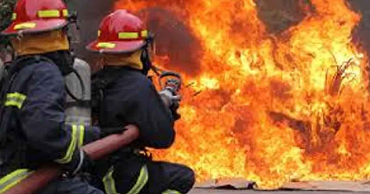 রাজধানীর মিরপুরে নির্মাণাধীন ভবনে আগুন