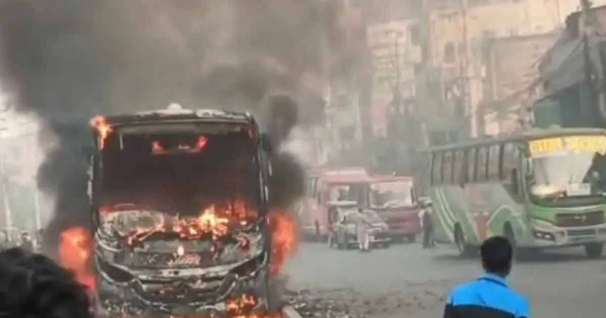 গাজীপুরে যাত্রীবাহী বাসে আগুন