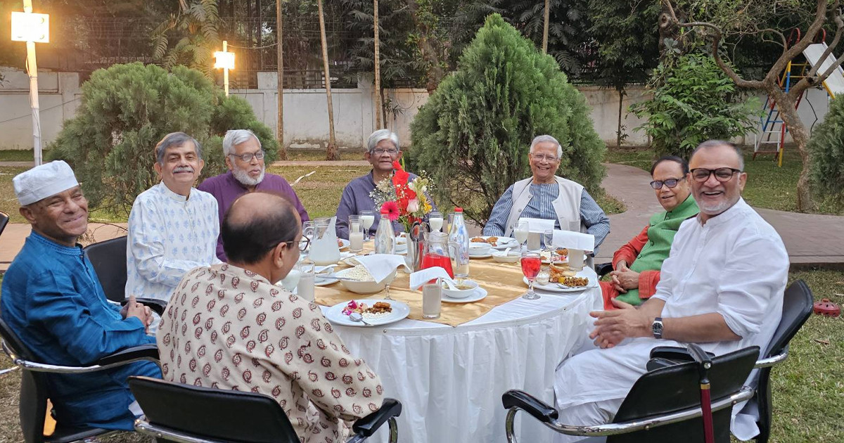 ড. ফাওজুল কবিরের বাসায় সাবেক উপদেষ্টাদের মিলনমেলা