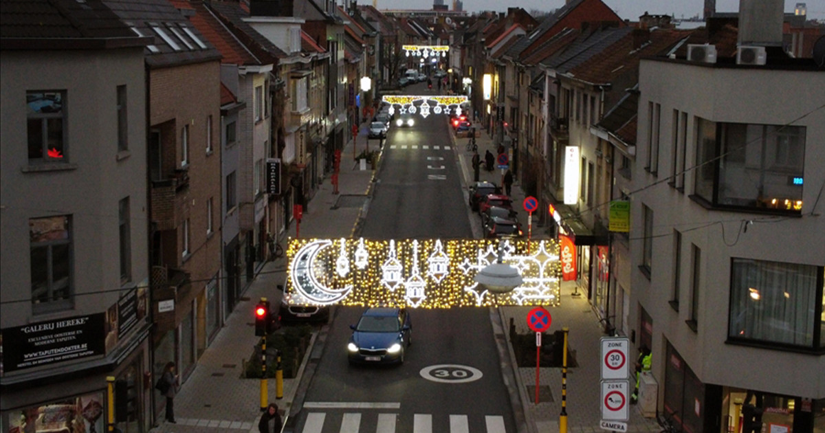 বেলজিয়ামে রমজান উপলক্ষে সড়কে প্রথম আলোকসজ্জা