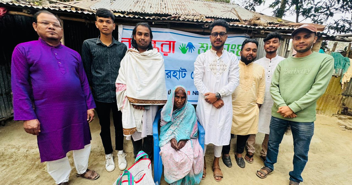 বসুন্ধরা শুভসংঘের উদ্যোগে অসচ্ছল বৃদ্ধাকে একমাসের খাদ্যসামগ্রী প্রদান