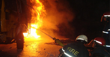 কালিয়াকৈরে মধ্যরাতে তুলার গোডাউনে আগুন