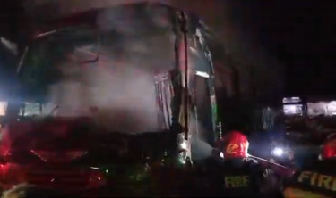 মতলবের মুন্সীরহাট স্ট্যান্ডে দাঁড়িয়ে থাকা ৩টি বাসে আগুন