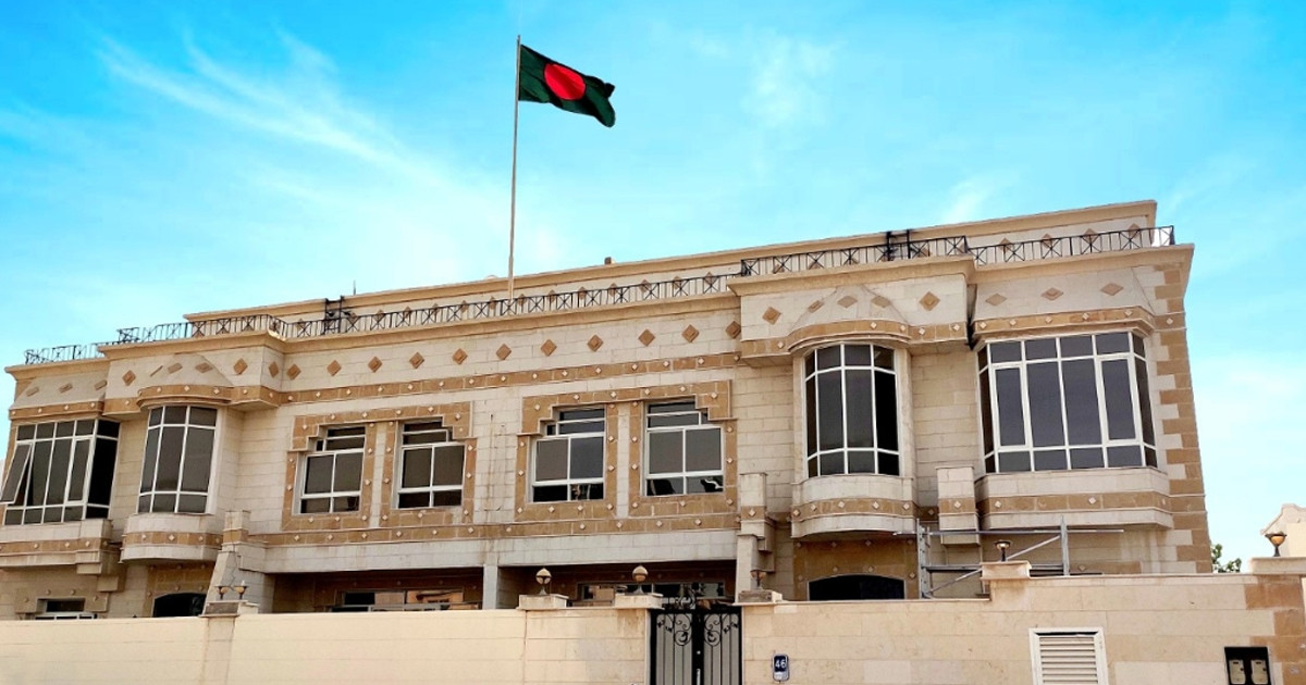 মধ্যপ্রাচ্যে বাংলাদেশিদের সতর্ক থাকার পরামর্শ, হটলাইন চালু