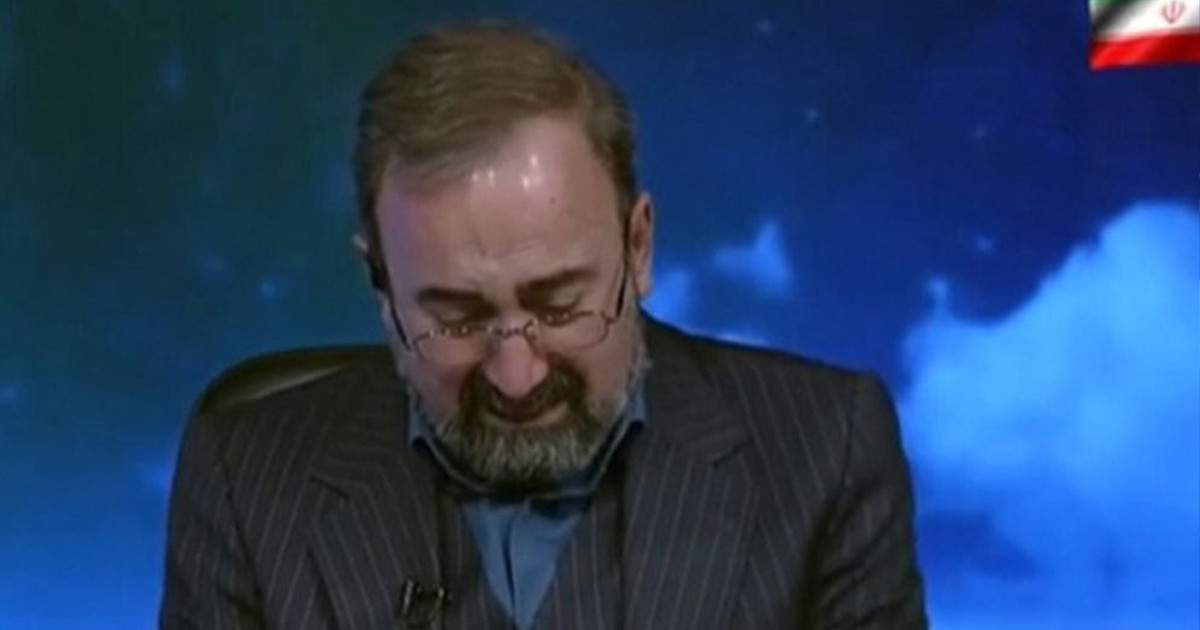 খামেনির মৃত্যুসংবাদ পড়তে গিয়ে কান্নায় ভেঙে পড়লেন উপস্থাপক