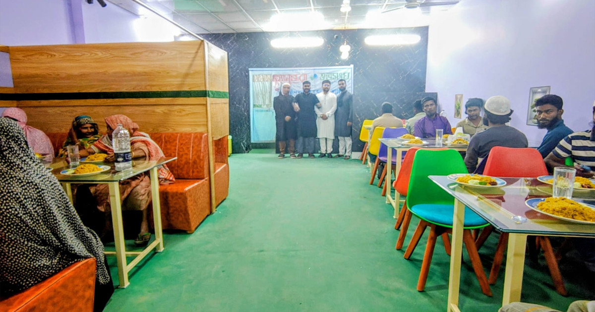 বসুন্ধরা শুভসংঘের উদ্যোগ, অসহায় ও খেটে খাওয়া মানুষের সঙ্গে ইফতার