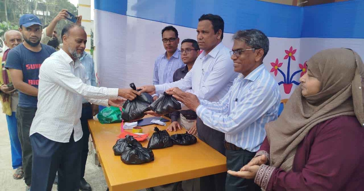 নোয়াখালীতে স্বল্প মূল্যে দুধ-ডিম-গরুর মাংস বিক্রি