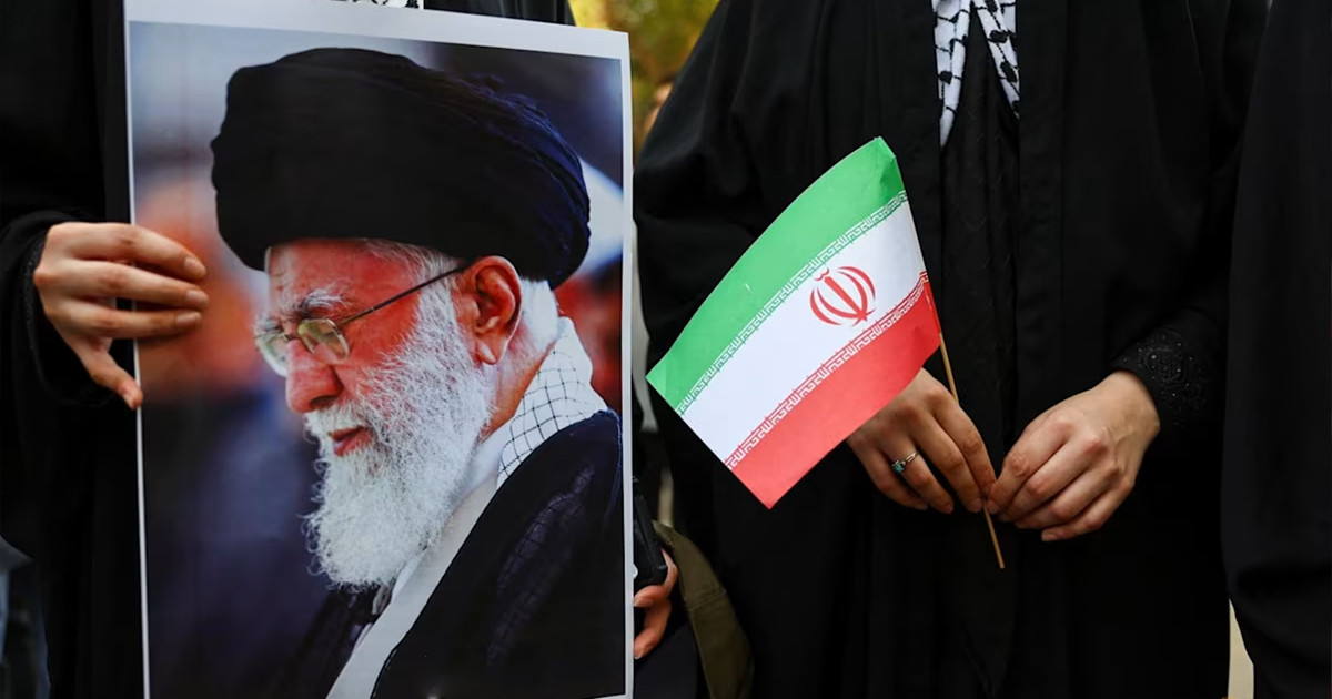 খামেনির স্ত্রীর চিকিৎসাধীন অবস্থায় মৃত্যু