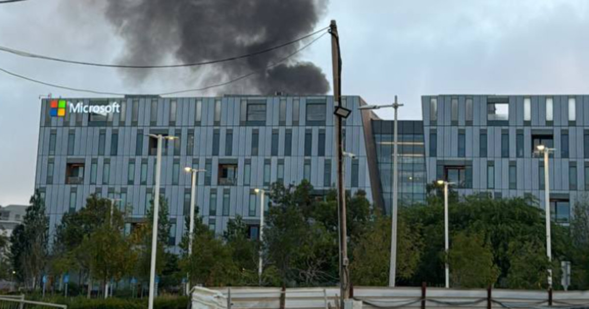 ইসরায়েলে মাইক্রোসফটের কার্যালয়ে আঘাত হানলো ইরানি ক্ষেপণাস্ত্র