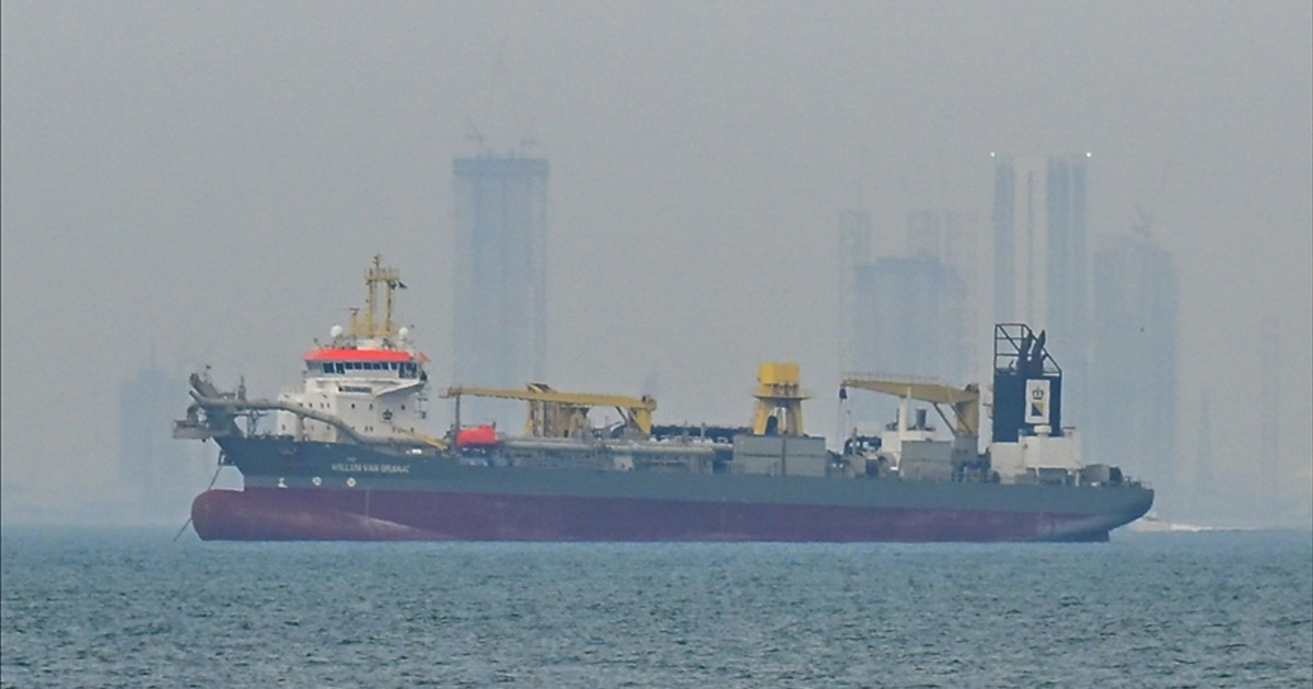 হরমুজ প্রণালীতে মার্কিন ট্যাংকারে হামলা চালালো ইরান