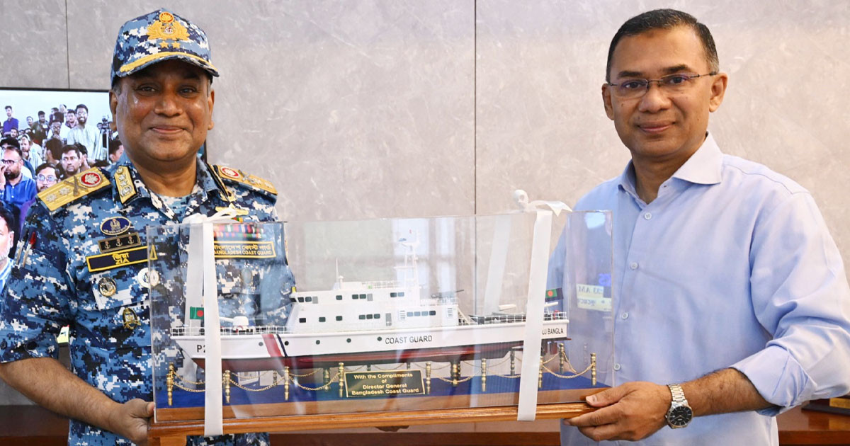 প্রধানমন্ত্রীর সঙ্গে কোস্টগার্ড মহাপরিচালকের সাক্ষাৎ