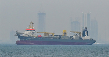 হরমুজ প্রণালীতে মার্কিন ট্যাংকারে হামলা চালালো ইরান