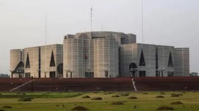 সংকটেও বড় ঘাটতি বাজেটের পথে সরকার