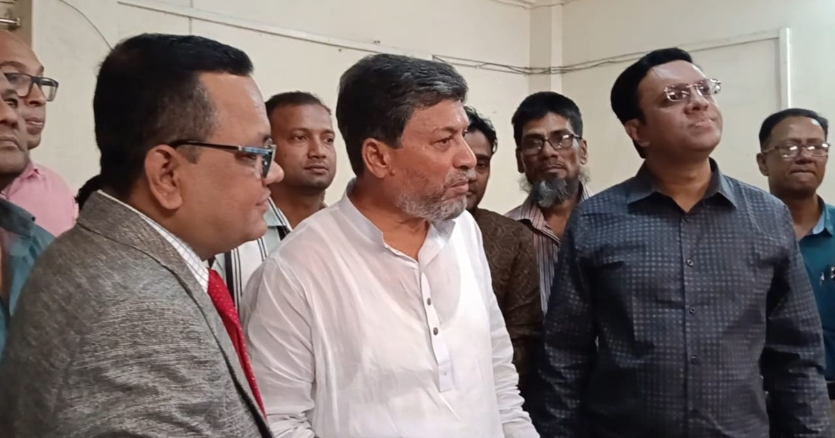 রোগী সেজে হঠাৎ হাসপাতালে পরিদর্শনে এমপি