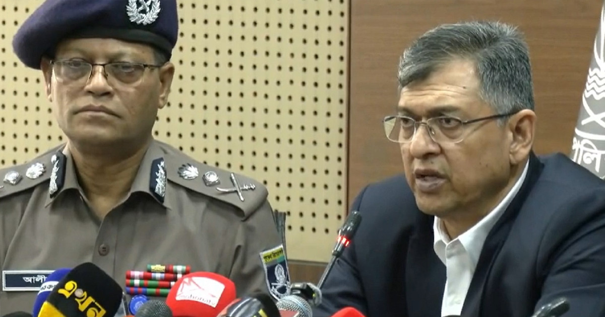 শুধু পোশাক বদলালে মানসিকতার পরিবর্তন হয় না: স্বরাষ্ট্রমন্ত্রী