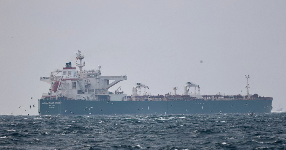 শ্রীলঙ্কার উপকূলে ইরানি জাহাজে সাবমেরিন হামলা, নিখোঁজ অন্তত ১০১