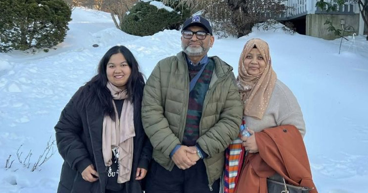 ঢাবি উপাচার্যের পদত্যাগ: বাবাকে নিয়ে মেয়ের আবেগঘন স্ট্যাটাস