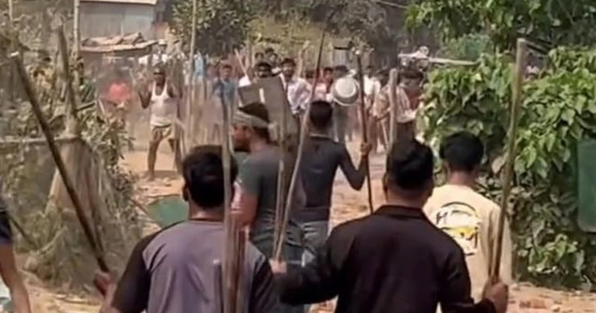 দু’গ্রুপের সংঘর্ষে আহত ৩০, রণক্ষেত্র রূপ নেয় কিশোরগঞ্জ