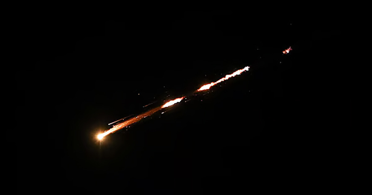 দফায় দফায় ইসরায়েলে নতুন করে ক্ষেপণাস্ত্র হামলা চালাচ্ছে ইরান