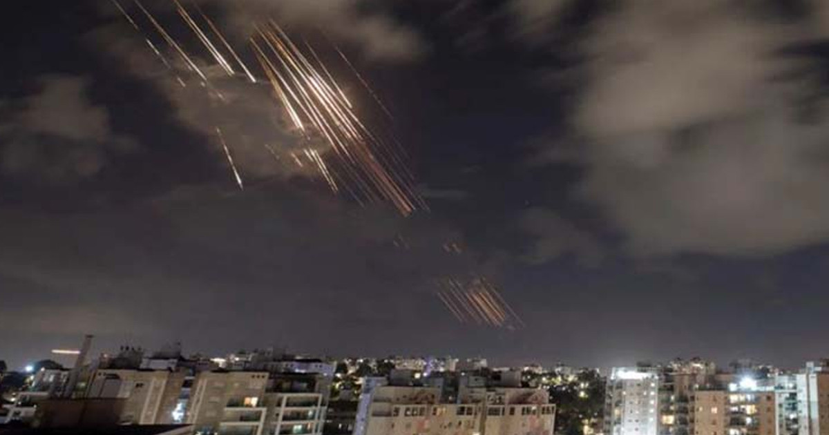 ইসরায়েলে ইরানের ১৯তম বড় হামলা: প্রকম্পিত তেল আবিব ও আল-কুদস