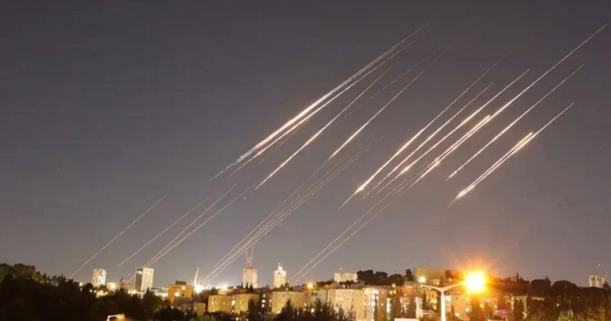 ইসরায়েলে মুহুর্মুহু ক্ষেপণাস্ত্র হামলা, বাঙ্কারে ঢোকার নির্দেশ