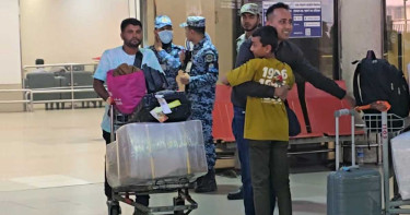 বিশেষ ফ্লাইটে ফিরে এলেন দুবাইয়ে আটকে পড়া বাংলাদেশিরা