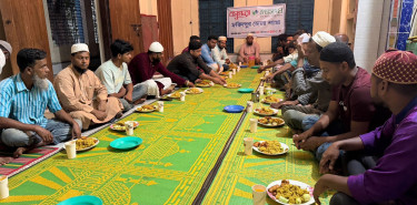বসুন্ধরা শুভসংঘের উদ্যোগে গ্রামবাসীদের নিয়ে ইফতার ও দোয়া মাহফিল