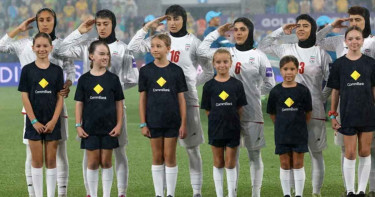 জাতীয় সংগীত গেয়ে সালাম জানালো ইরানের নারী ফুটবল দল