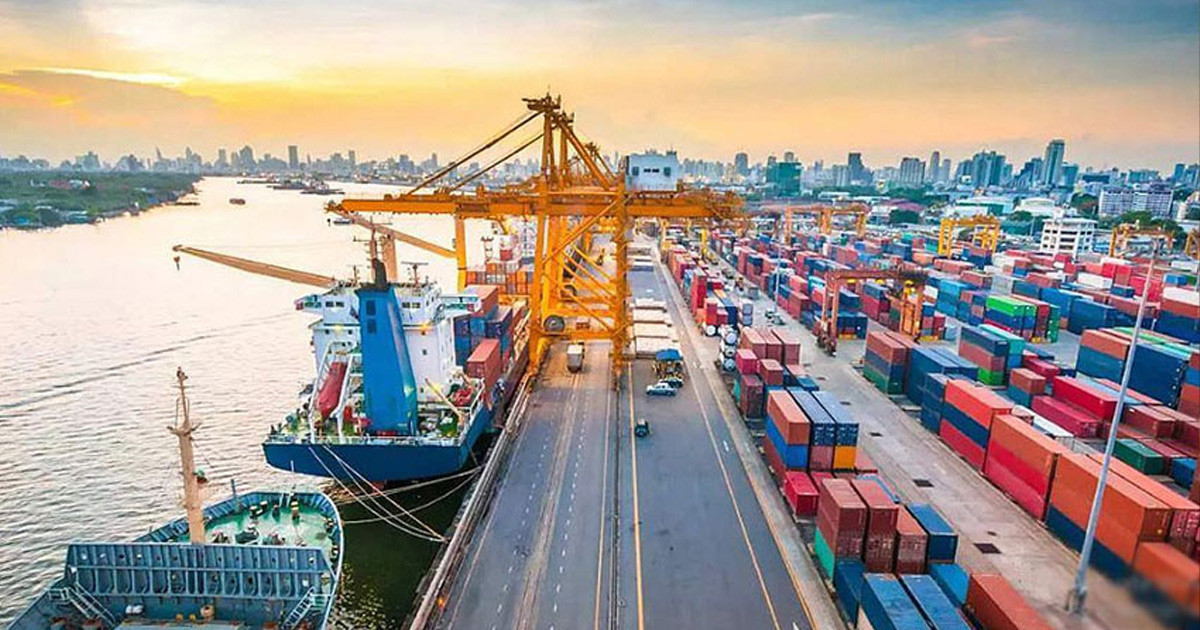 চট্টগ্রাম বন্দর কর্তৃপক্ষের চেয়ারম্যানের বিরুদ্ধে অভিযোগের নেপথ্যে কি?