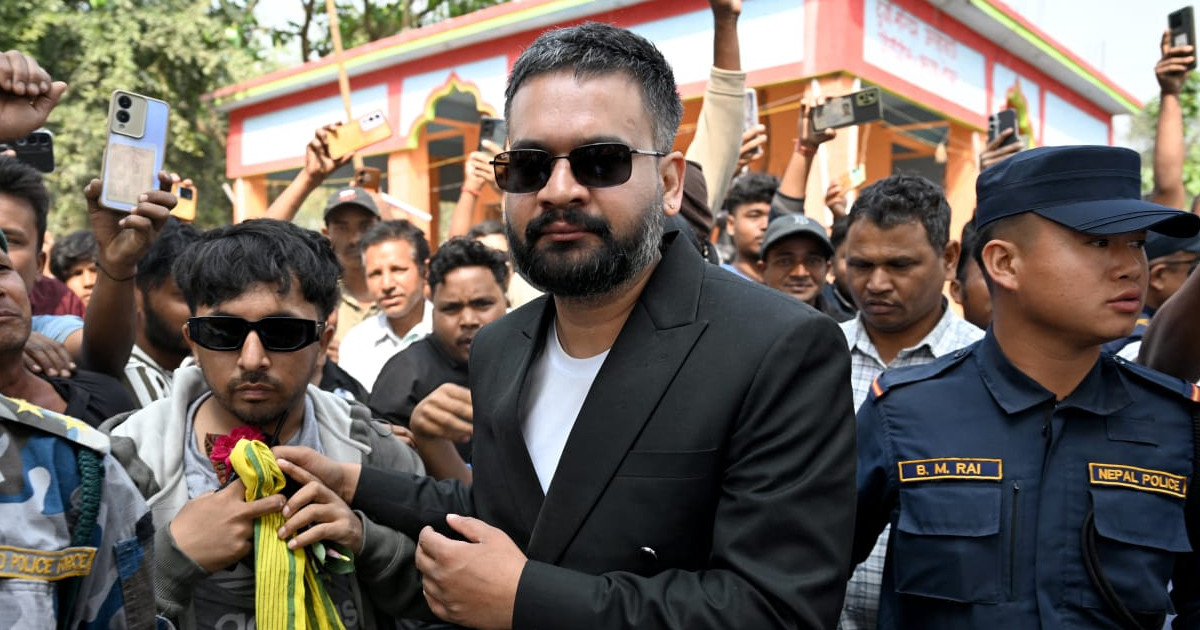 গণঅভ্যুত্থানকারীদের হাতেই নেপালের ক্ষমতা!