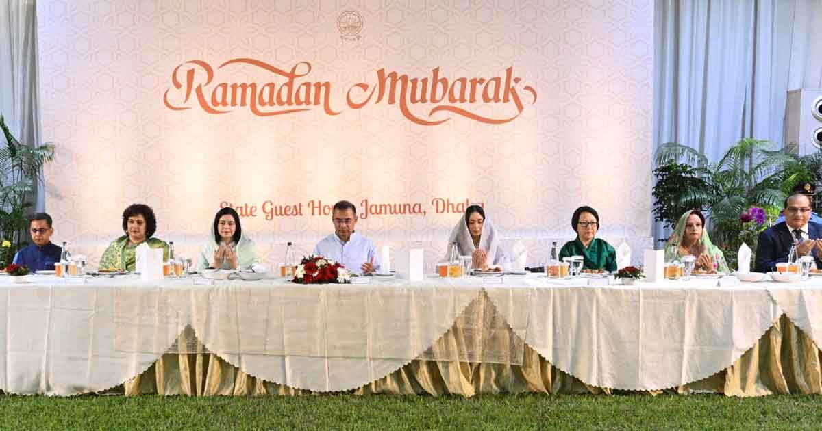 বিভিন্ন দেশের কূটনীতিকদের সঙ্গে ইফতার করেছেন প্রধানমন্ত্রী