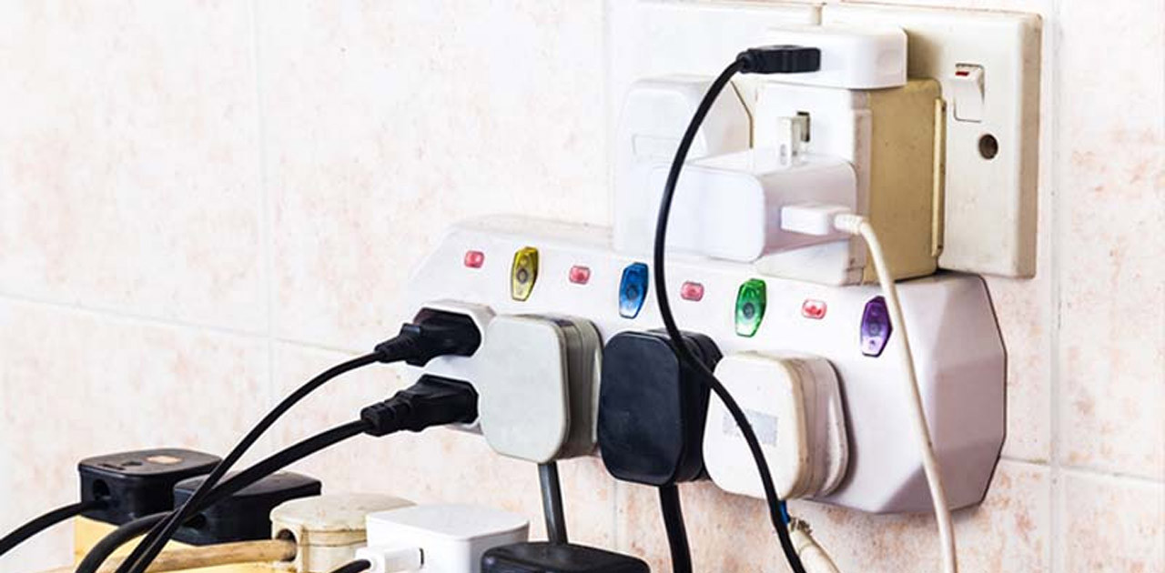 চার্জার প্লাগে সারাক্ষণ লাগিয়ে রাখলে কি বিদ্যুৎ বিল বাড়ে?