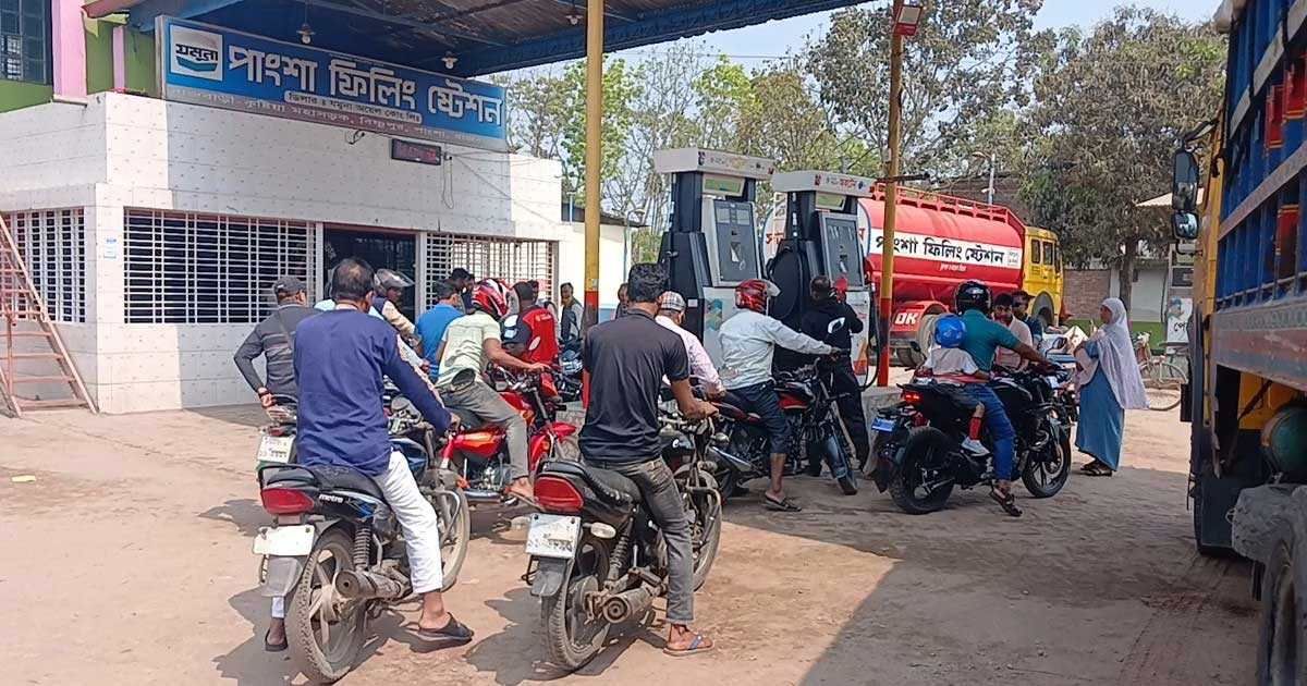 তেলের সংকট হতে পারে এমন খবরে বিক্রি বেড়েছে দ্বিগুণ
