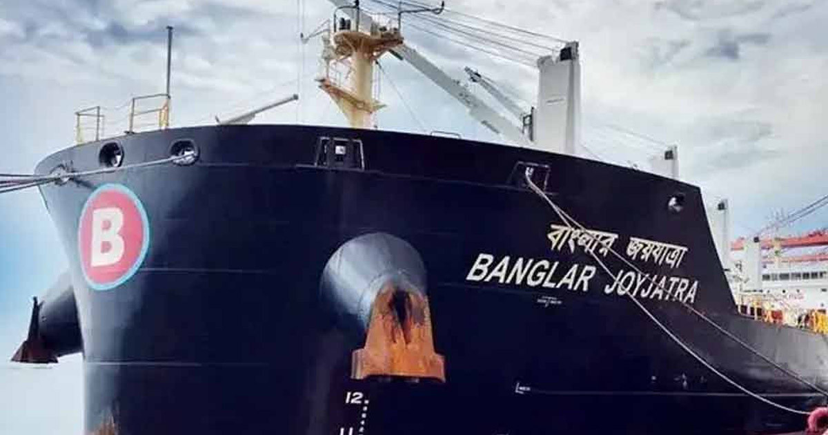 আকাশে ড্রোন, পাশে বিস্ফোরণ