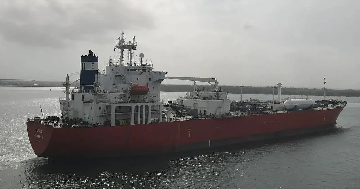 হরমুজ প্রণালি পেরিয়ে চট্টগ্রাম বন্দরে ১৫ জাহাজ