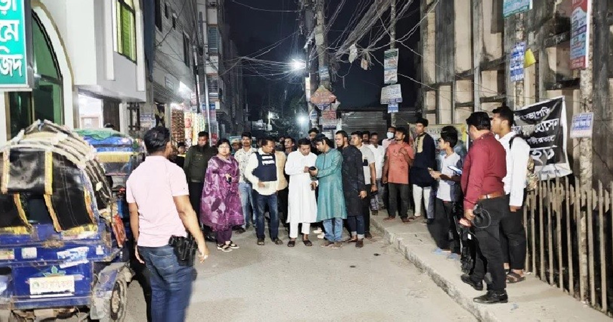 কুমিল্লায় ককটেল বিস্ফোরণ, আহত ৩