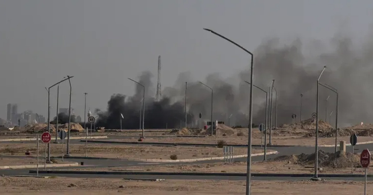 এবার কুয়েতে আঘাত হানলো ইরানি ক্ষেপণাস্ত্র, মুহূর্তে ধসে পড়লো মার্কিন ঘাঁটি