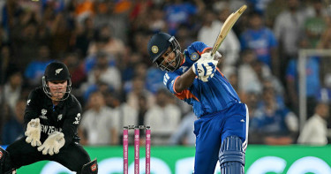 ফাইনালে নিউজিল্যান্ডকে ২৫৬ রানের টার্গেট দিল ভারত