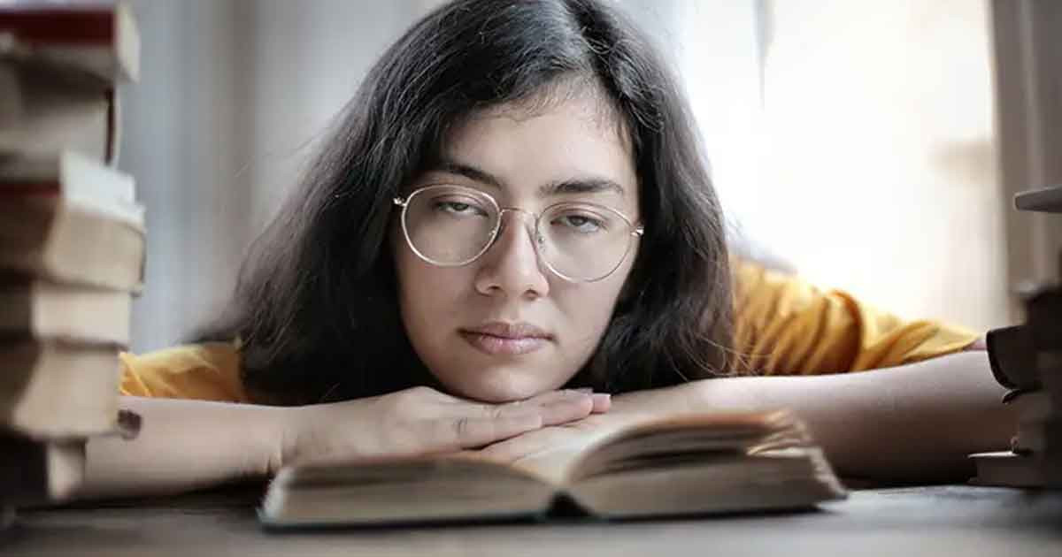 পড়ার সময় ঘুম আসার গোপন রহস্য!