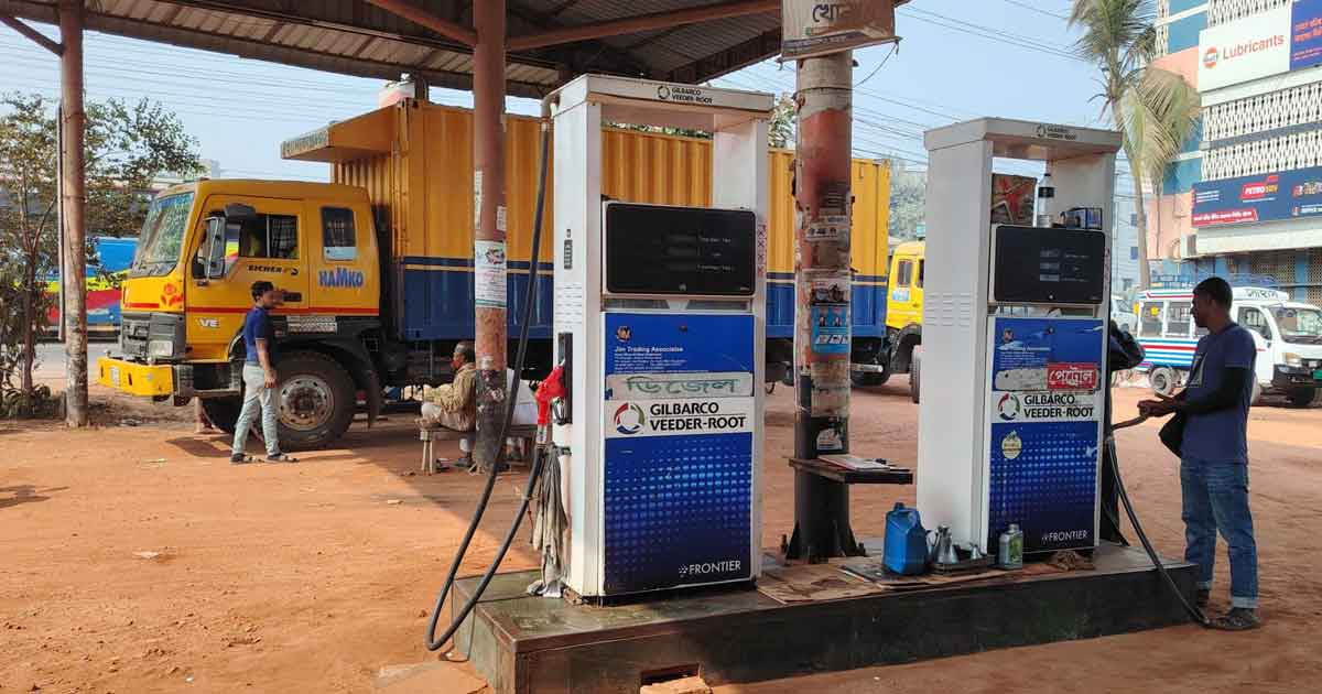 তেল না পেয়ে পাম্পকর্মীকেই ছুরিকাঘাত