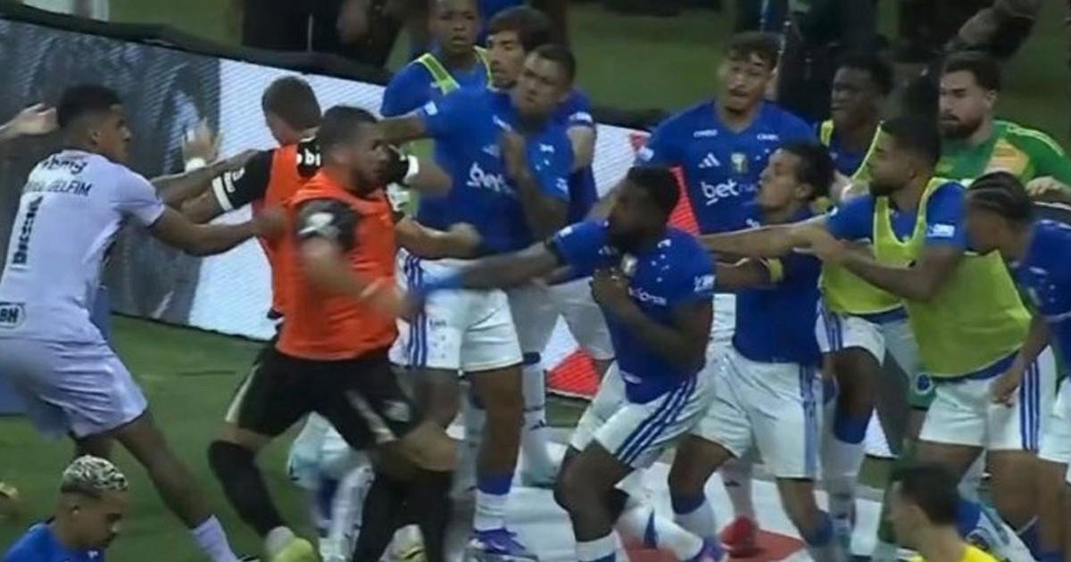 ব্রাজিলে ফাইনাল ম্যাচে ২৩ লাল কার্ড, মাঠে সংঘর্ষ