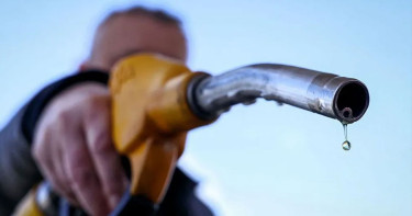 অবশেষে কমলো তেলের দাম