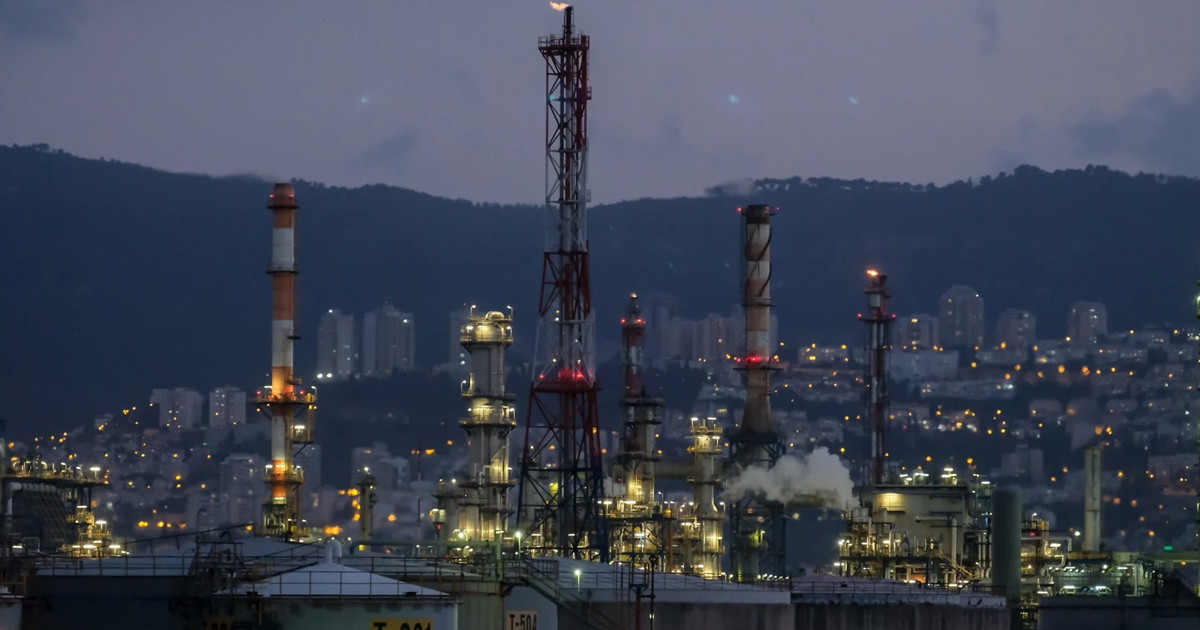 ইসরায়েলের তেল ও গ্যাস স্থাপনায় ইরানের হামলা