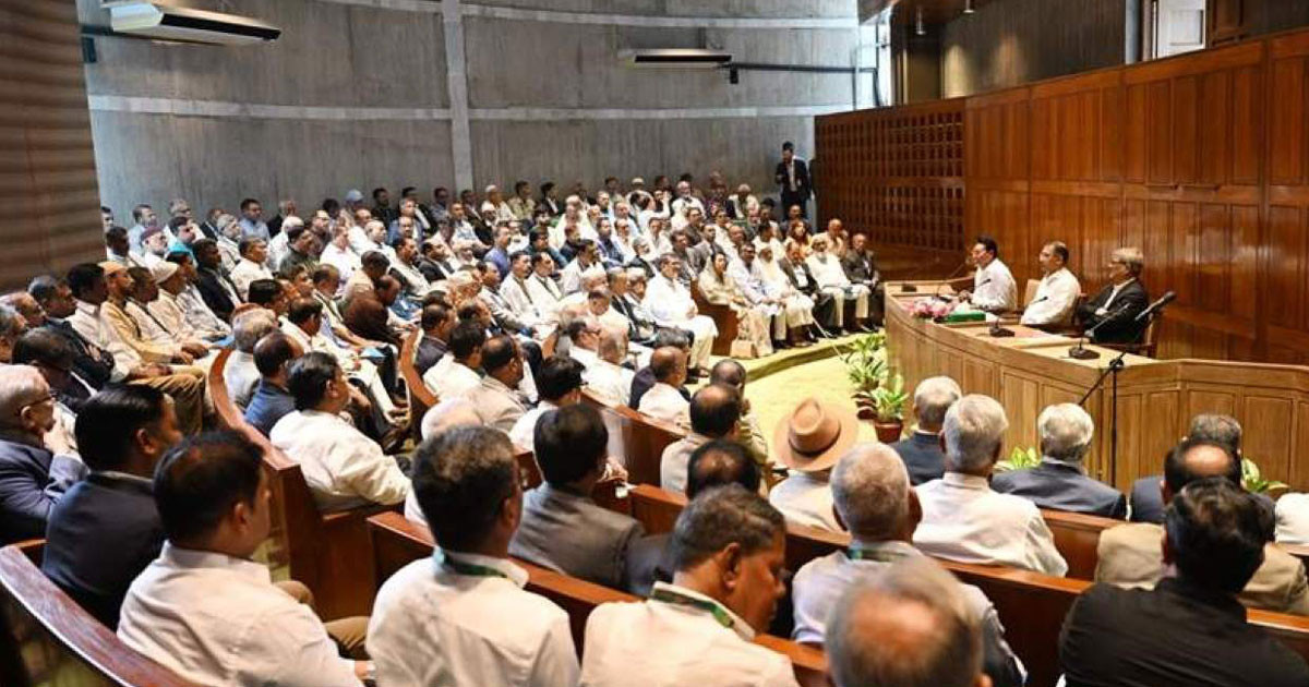 সরকারি দলের সংসদ সদস্যদের নিয়ে বৈঠক করলেন তারেক রহমান