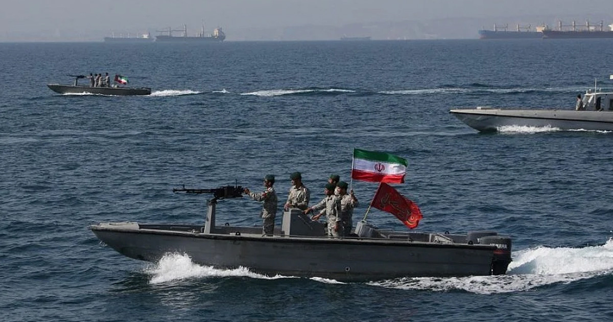 ‘এক লিটারও’ তেল হরমুজ প্রণালী দিয়ে চলাচল করতে দেবে না ইরান: দেশটির সেনাবাহিনী
