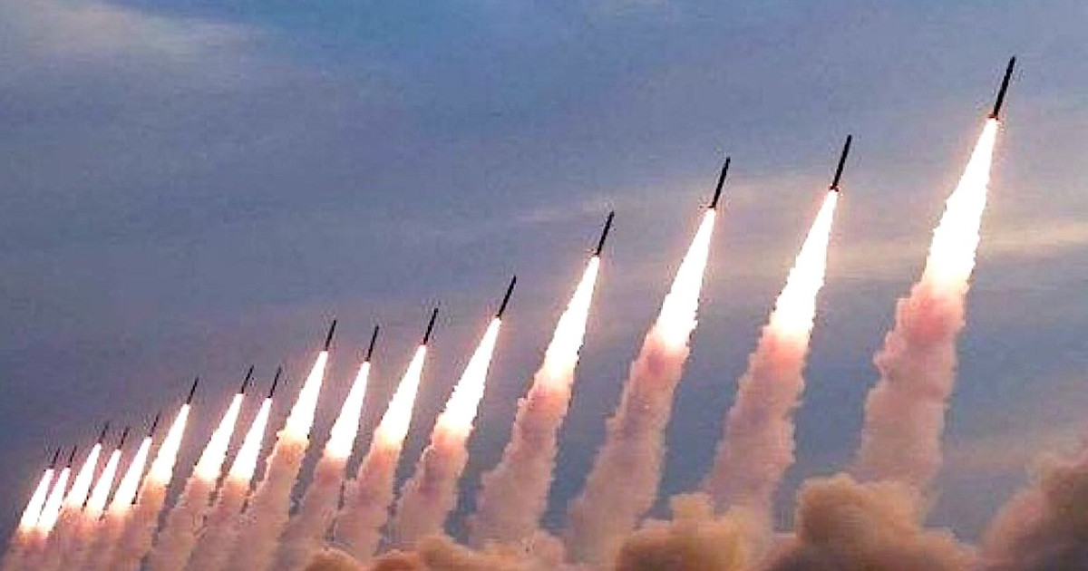 ইসরায়েলে হিজবুল্লাহর ভয়ংকর হামলা, একযোগে ছুড়ল ১০০ ক্ষেপণাস্ত্র