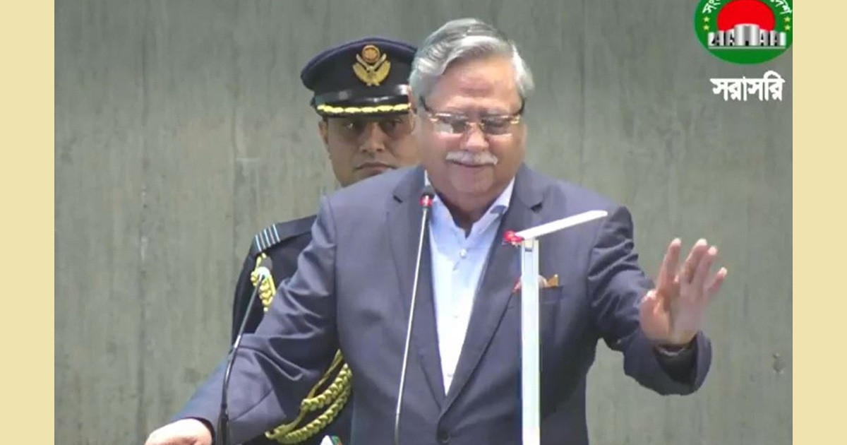 বিরোধীদলের হট্টগোলের মধ্যেই রাষ্ট্রপতির ভাষণকে টেবিল চাপড়ে অভিবাদন প্রধানমন্ত্রীর